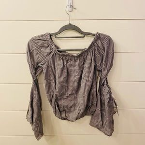 Lizard Thicket NWT Cropped Blouse, Size Small, Grey